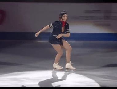 Αθλήτρια του πατινάζ έβαλε «φωτιά» στον πάγο - Ο αισθησιακός «χορός» κατά την εκτέλεση του προγράμματος (βίντεο)